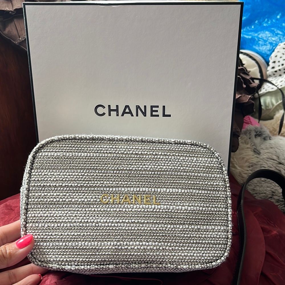 Authentic Chanel pouch - Picture 1 of 5